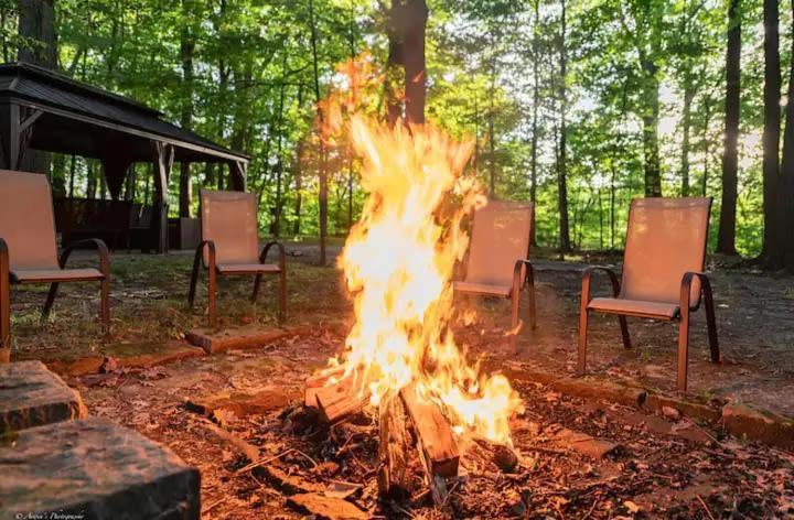 Log Cabin - Natures Oasis - Fire Pit & Gazebo 클리블랜드 외부 사진