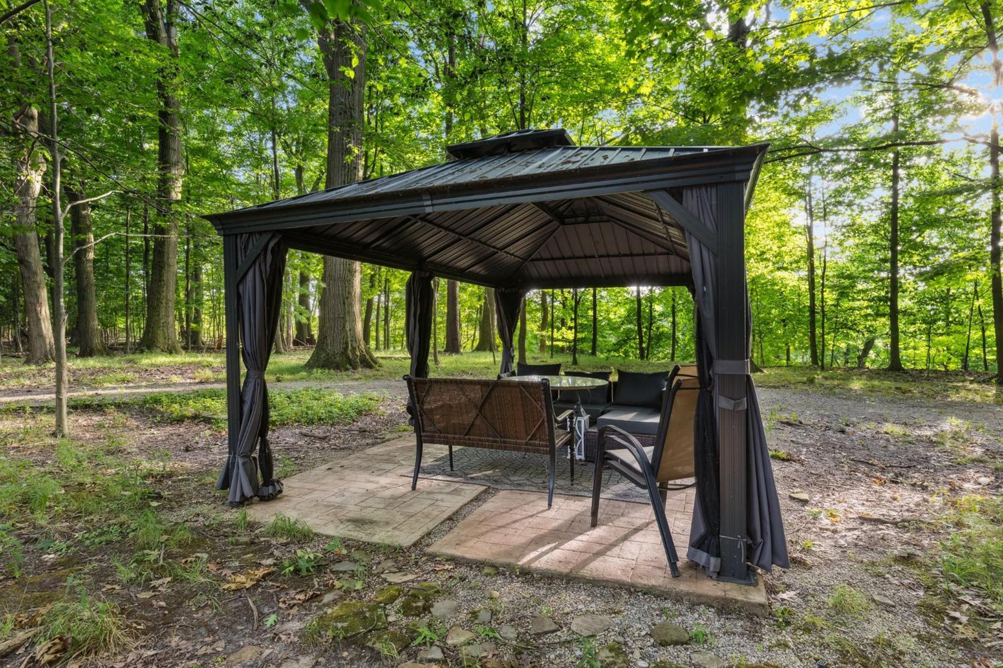 Log Cabin - Natures Oasis - Fire Pit & Gazebo 클리블랜드 외부 사진