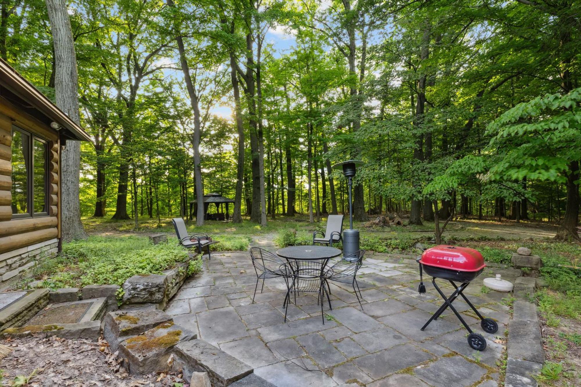 Log Cabin - Natures Oasis - Fire Pit & Gazebo 클리블랜드 외부 사진